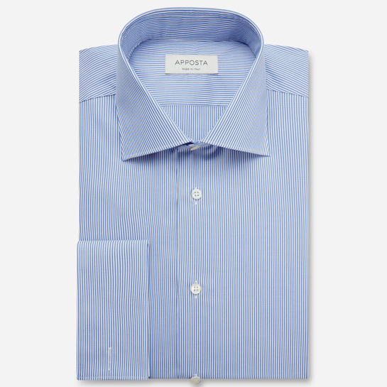 camisa azul claro de sarga de finas rayas con tela sin arrugas de algodón